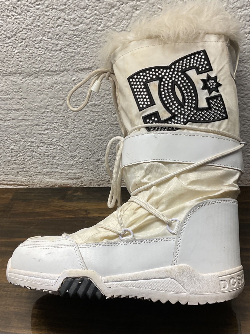 Vintage DC Chalet 2.0 SE Fur Rhinestone Logo Snow Boots Sz 9 Y2K White - Picture 7 of 14